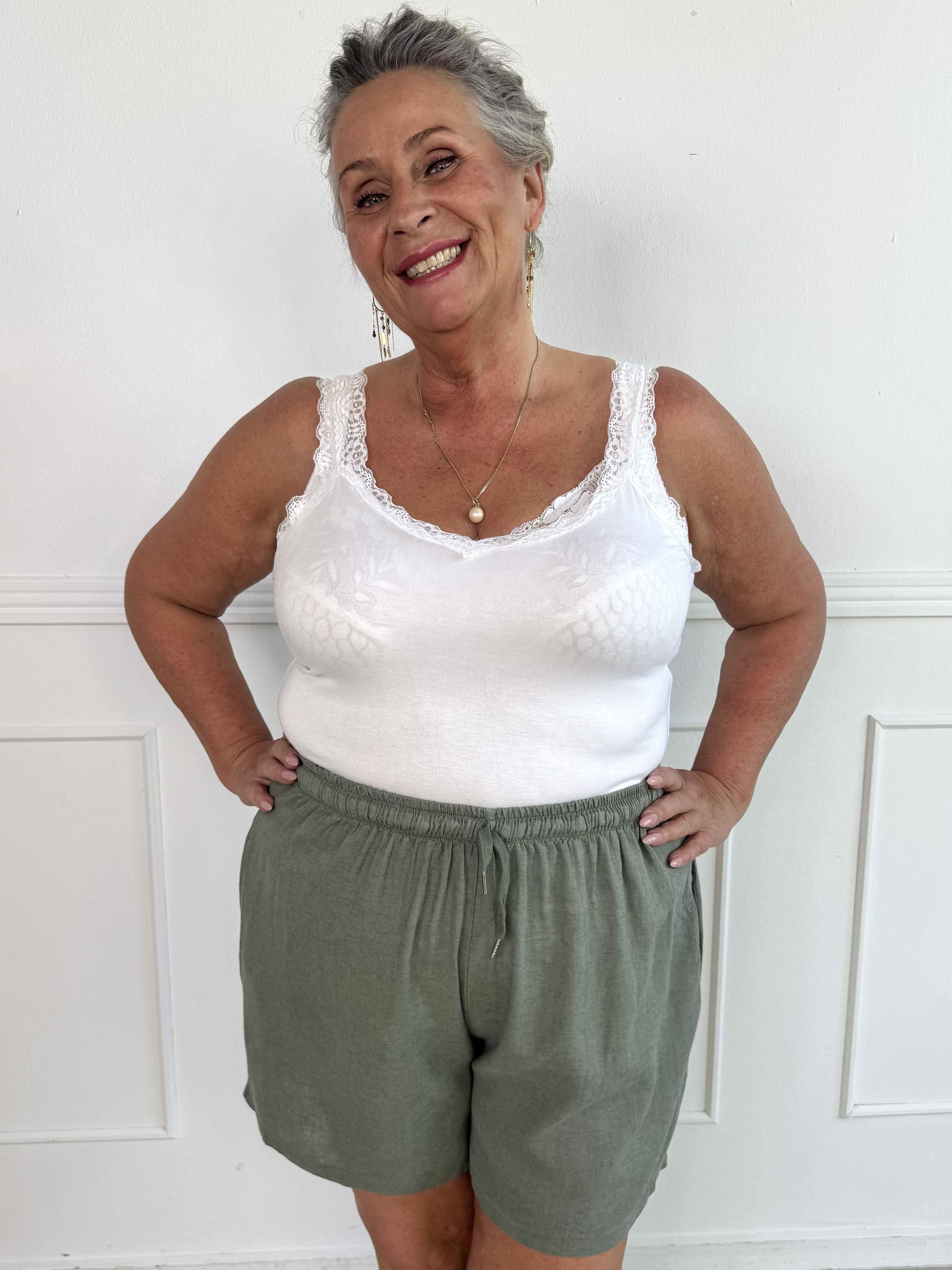 Clara Shorts - Lette shorts i viskose og hør